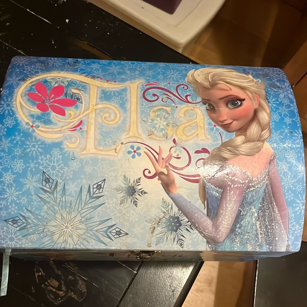 Elsa/frozen chest box storage